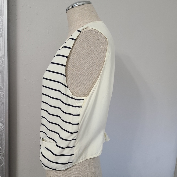 GAP white and blue stripes vest size M  *R1 - Picture 4 of 6